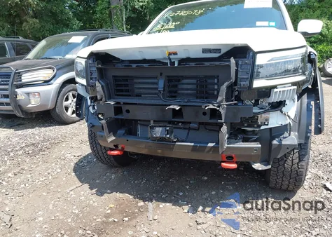 2024 Nissan Frontier Pro-4X 4X4 z USA, uszkodzony, nr VIN 1N6ED1EKXRN663924